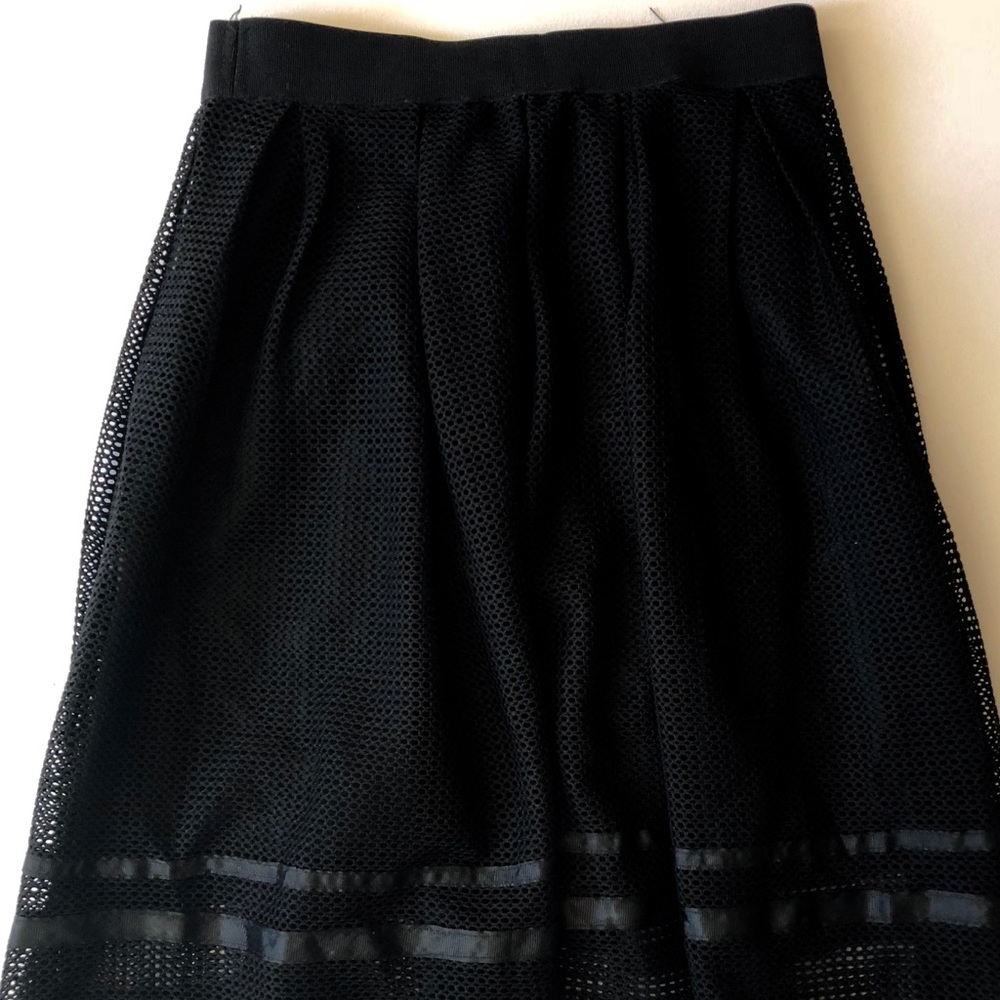 Lovely stretchy skirt mid length